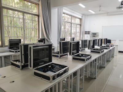 Students presenting business-oriented AI projects developed through AI-driven curriculum innovation