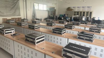 Students learning Python through hands-on AI training with AI Experiment Box at SDUT