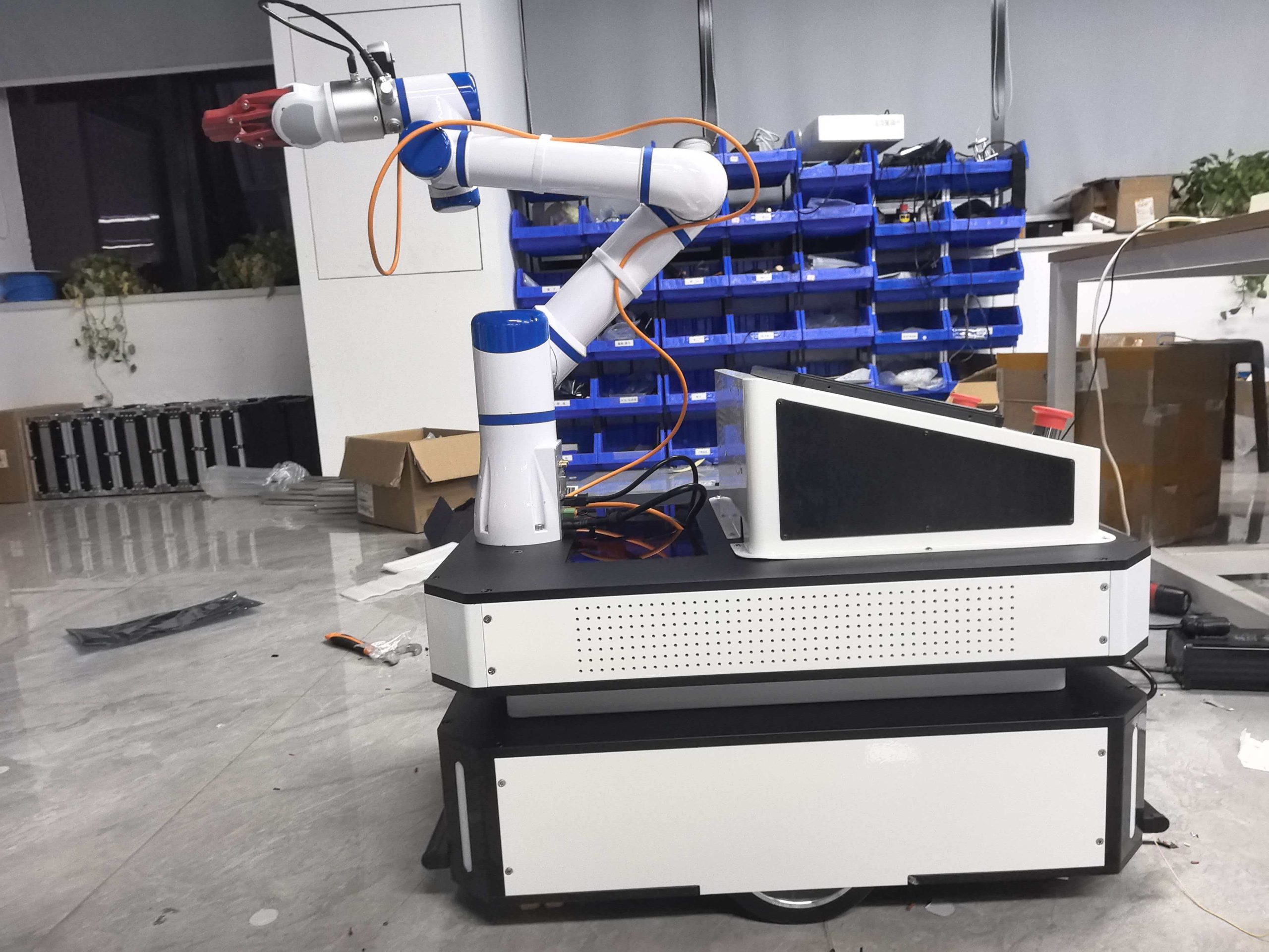 A Composite Collaborative Robot used at Shaoyang University, combining a mobile base, 6-axis collaborative arm, and deep vision system for robotics education and AI training.